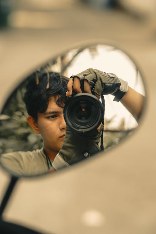 Foto profissional grátis de câmera, espelho de carro, foco seletivo