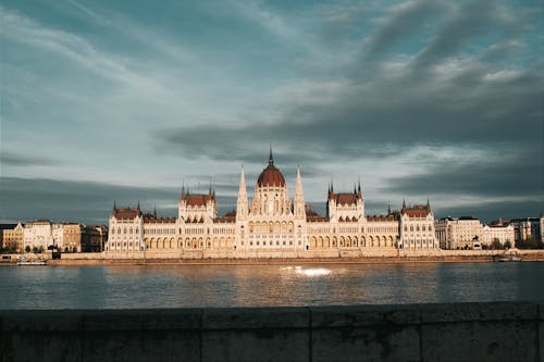 bina, Budapeşte, bulutlar içeren Ücretsiz stok fotoğraf