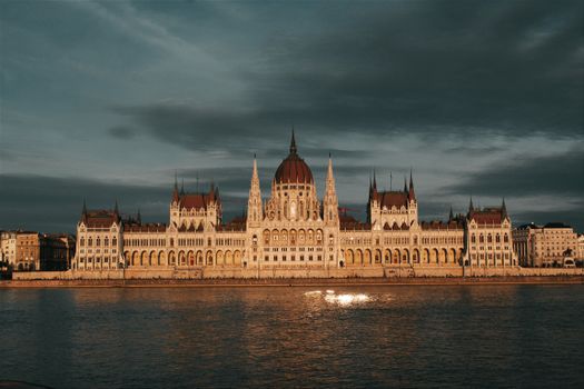 Danube evening dinner cruise — Budapest