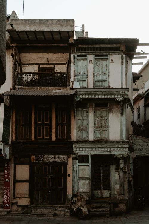 Free A classic old building showcasing traditional architecture in Ahmedabad, Gujarat, India. Stock Photo