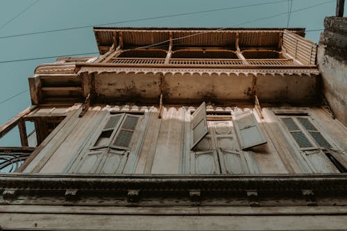 bina cephesi, eski, geçmiş içeren Ücretsiz stok fotoğraf