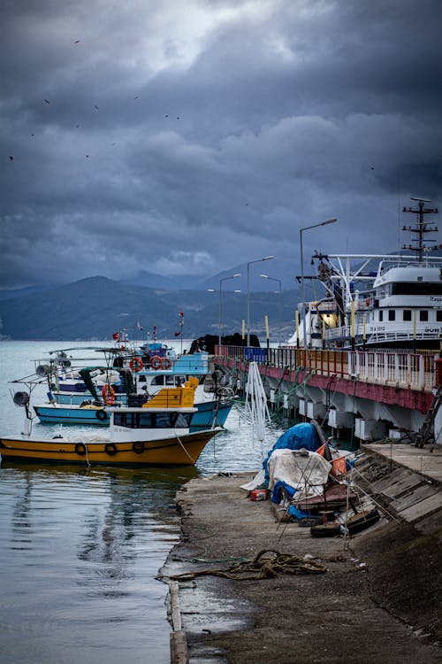 balıkçı, balıkçı teknesi, deniz içeren Ücretsiz stok fotoğraf