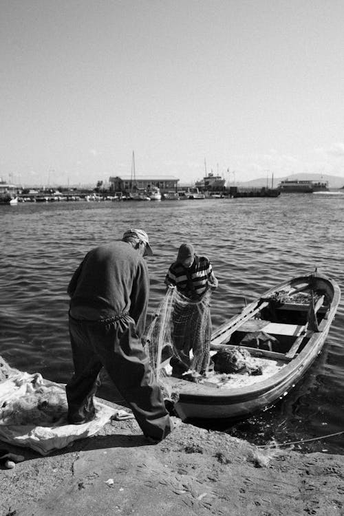 Základová fotografie zdarma na téma břeh jezera, černobílý, držení