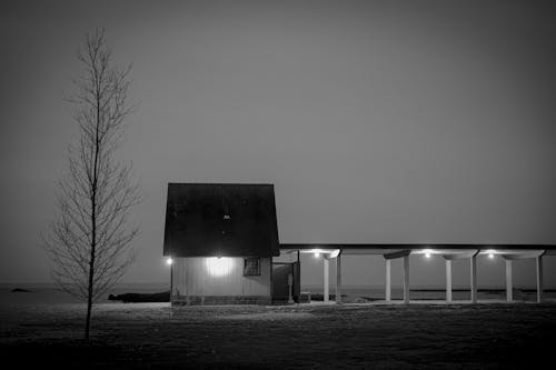 Darmowe zdjęcie z galerii z budka, czarno-biały, dom