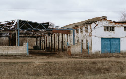 Photos gratuites de abandonné, brisé, entrepôt