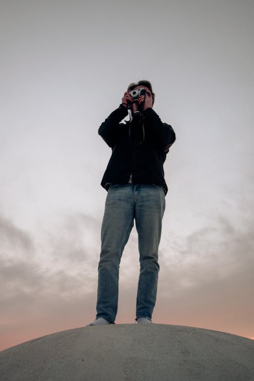 Foto profissional grátis de adolescência, adulto, ao ar livre