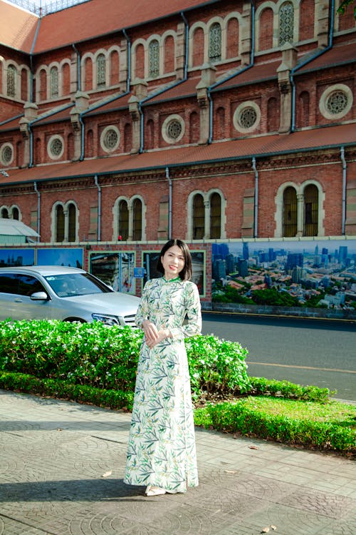 abiye elbise, araba, Asya içeren Ücretsiz stok fotoğraf