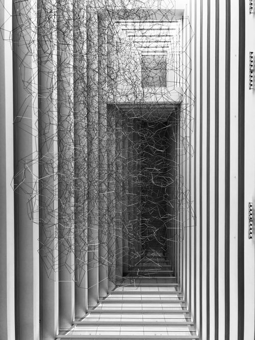 Free Intricate modern hallway design captured in black and white, showcasing contemporary architecture. Stock Photo