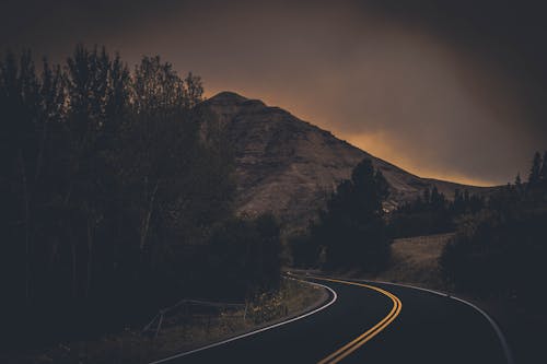 Darmowe zdjęcie z galerii z autostrada, ciemne chmury, ciemny