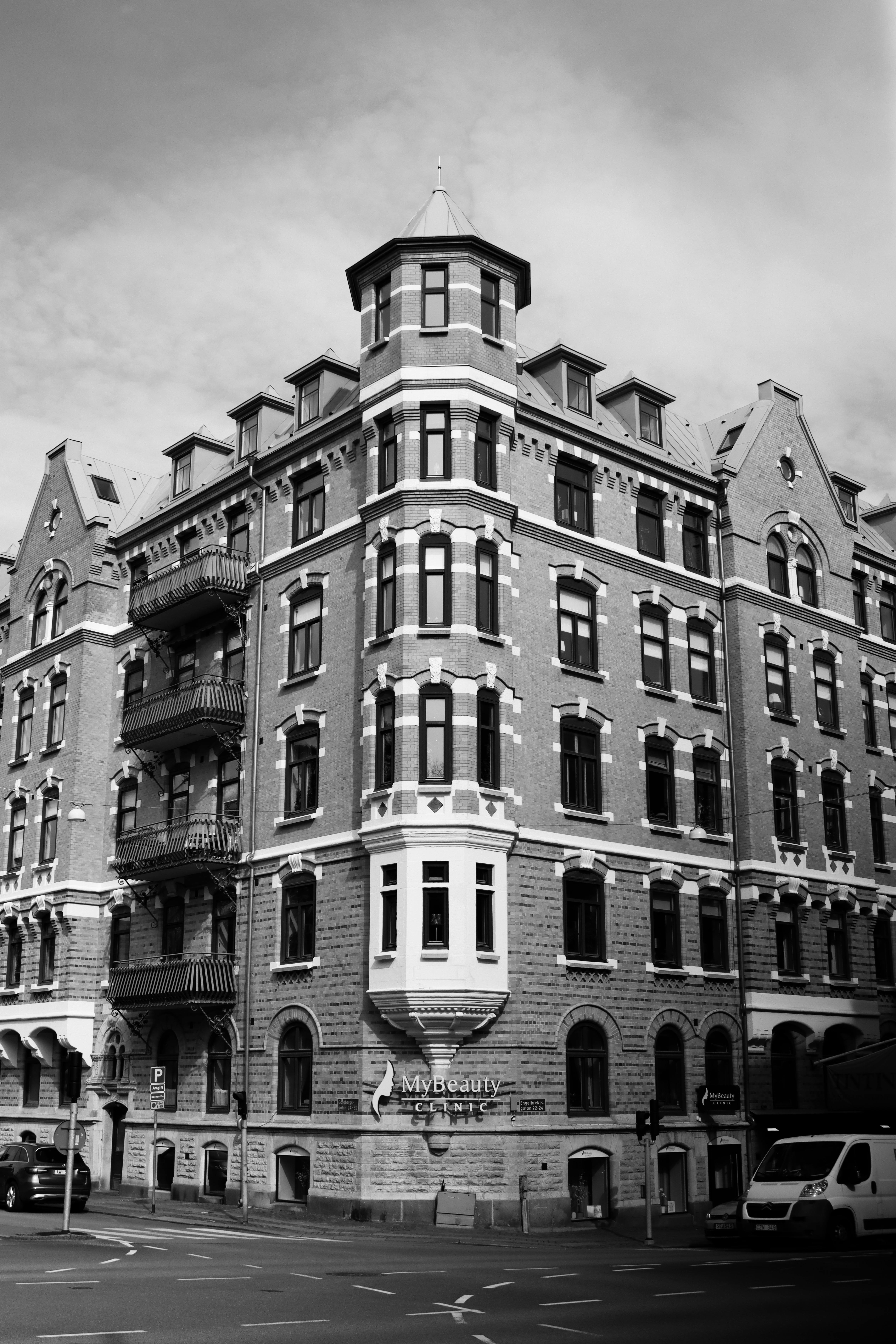 Free Black and white image of a historic building in Gothenburg. Stock Photo