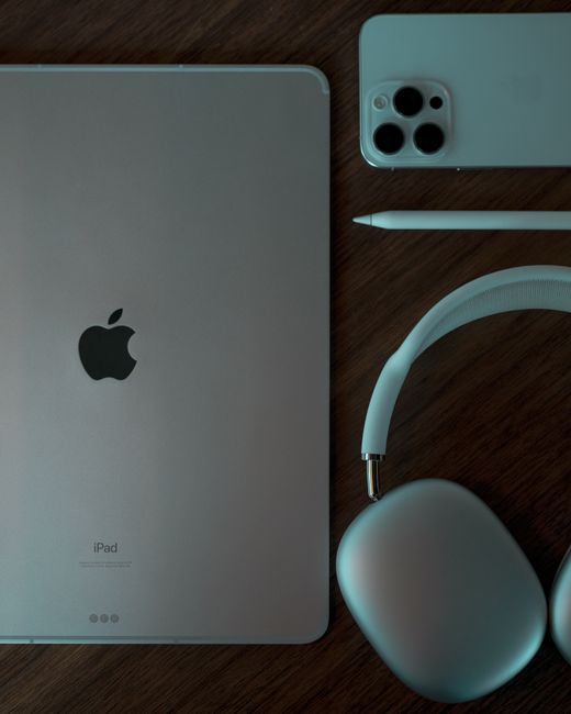 high-quality smartphone audio accessories for travel, food and entertainment