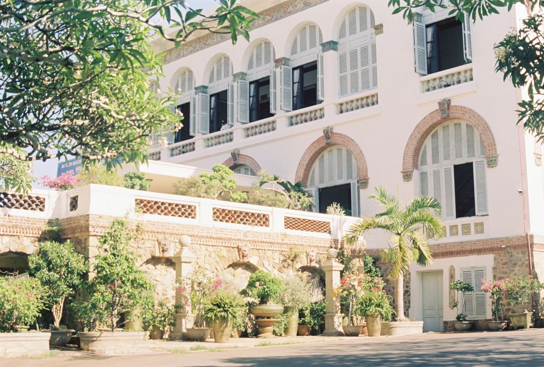 Colonial Building Backround A Colonial Building · Free Stock Photo