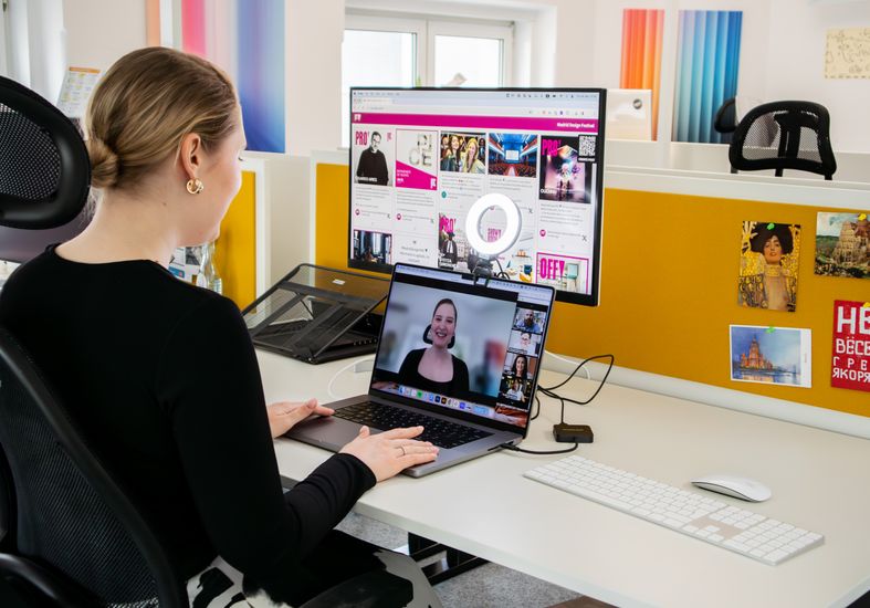 Online dating: starting a conversation on a niche platform