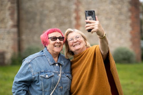 Foto d'estoc gratuïta de cabell tenyit, cabells roses, dispositiu