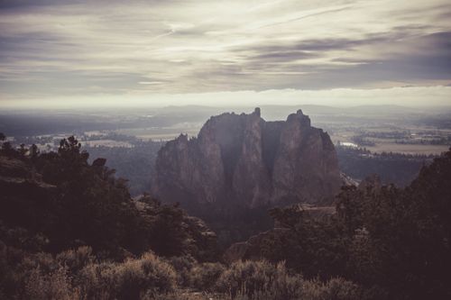 Free A picturesque rocky mountain landscape under a dramatic dawn sky, capturing nature's raw beauty. Stock Photo