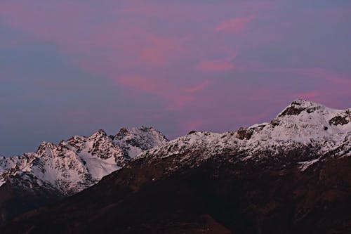 Vue Panoramique Sur Les Montagnes Enneigées