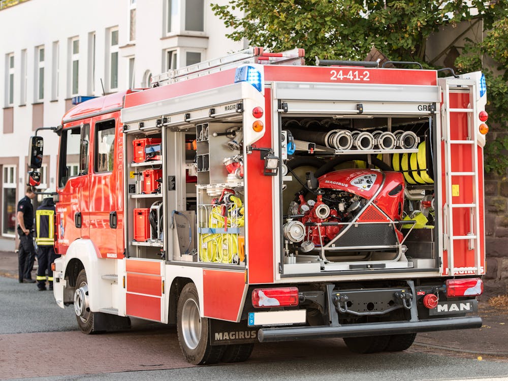 Darmowe zdjęcie z galerii z ambulans, autobus, ciężarówka