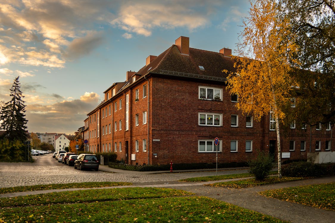 Ilmainen kuvapankkikuva tunnisteilla arkkitehtuuri, asuin, auringonlasku