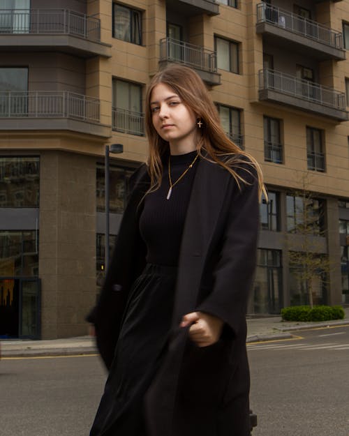 검정 드레스, 까만 재킷, 도시의의 무료 스톡 사진