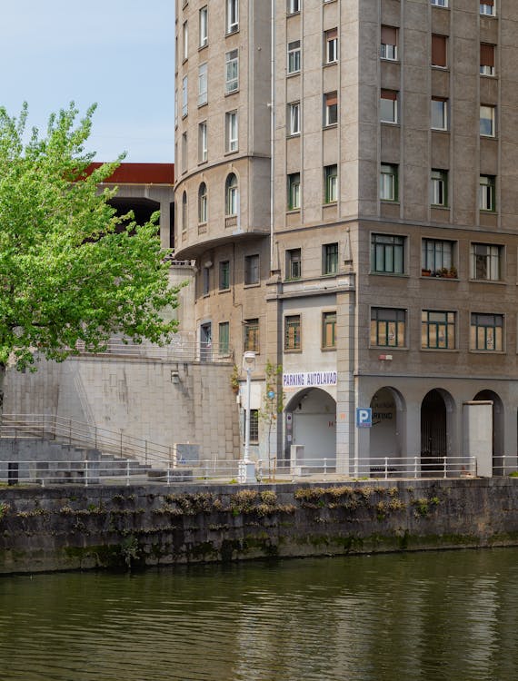 Fotobanka s bezplatnými fotkami na tému bilbao, cestovať, exteriér budovy