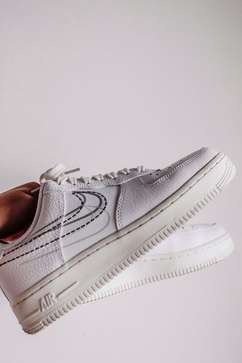 Free Minimalist close-up of fashionable white sneakers, perfect for modern lifestyle themes. Stock Photo
