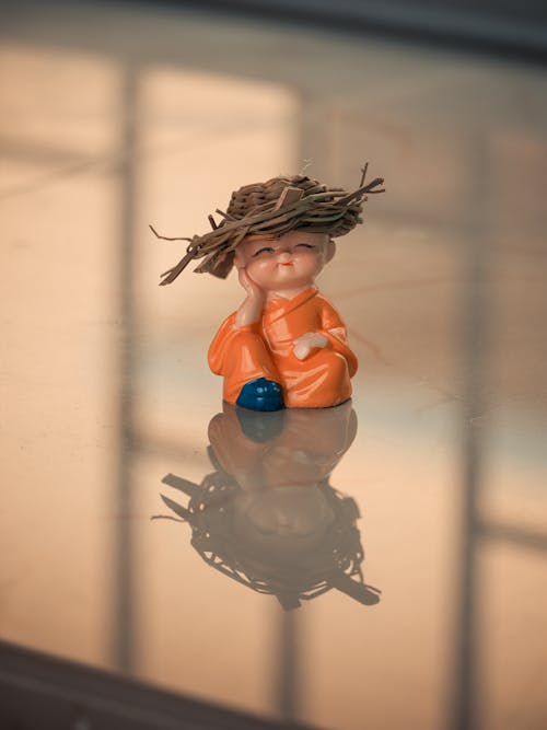 A small figurine with a straw hat on it