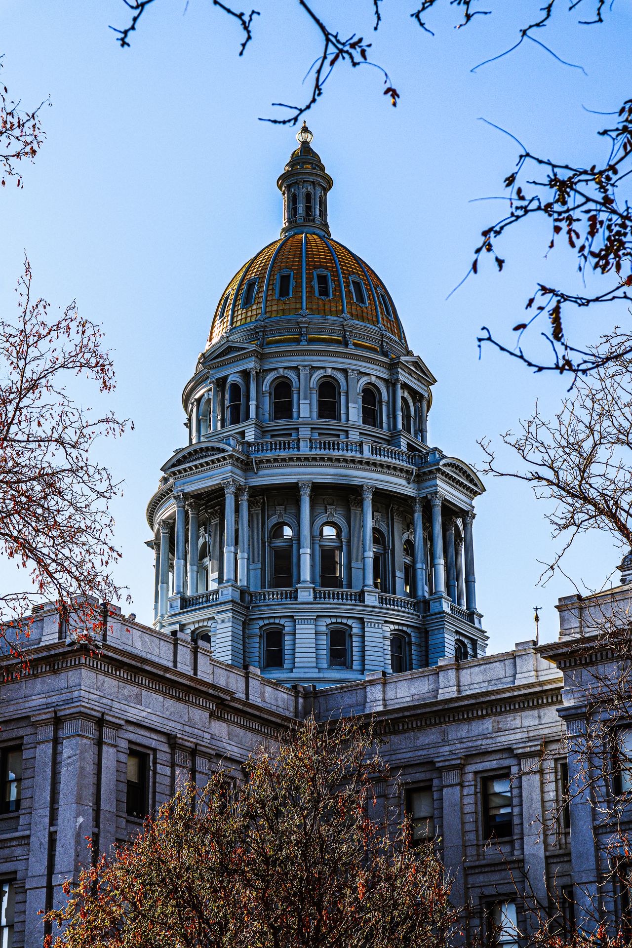 Denver põe US$ 100 milhões para criar 10 mil empregos — e tem empréstimo de até US$ 350 mil sem exigir score de crédito