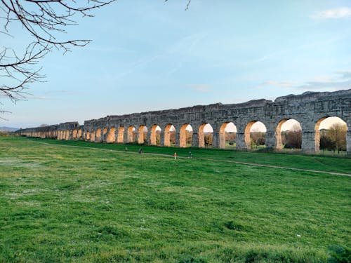 Fotobanka s bezplatnými fotkami na tému akvadukty, architektúra, mraky