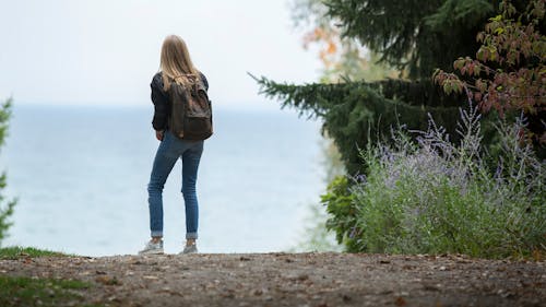 Vrouw Met Rugzak