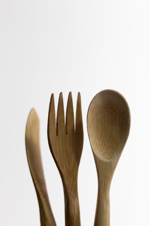 免费 棕色木汤匙和叉子 素材图片