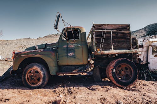 Gratis stockfoto met autokerkhof, oude auto, roestig