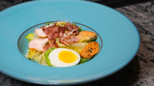 Free A plate of food with bacon, eggs and lettuce Stock Photo