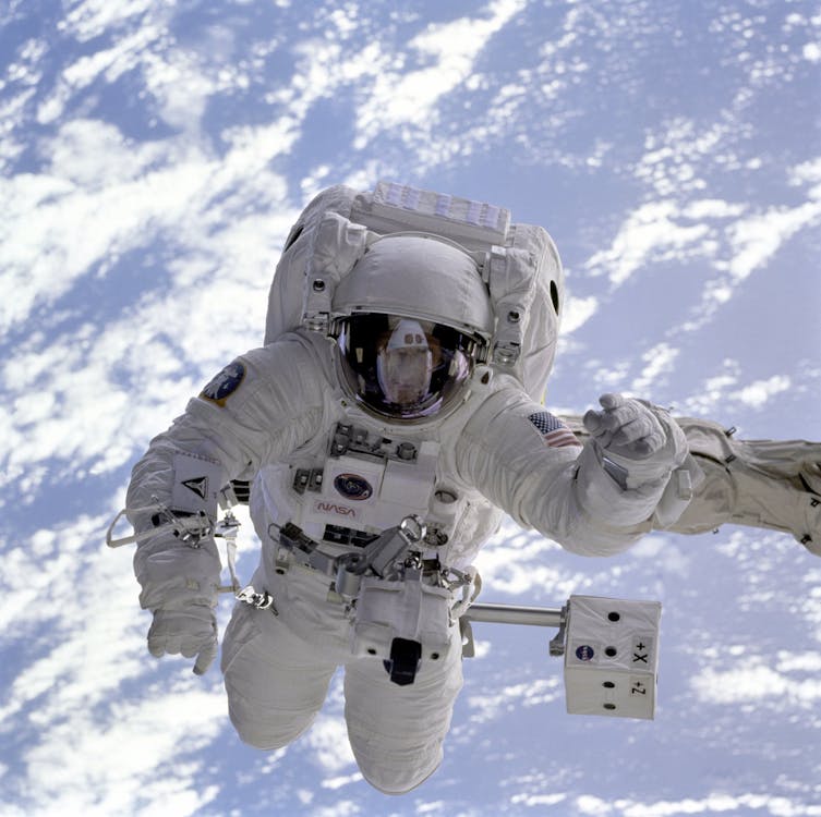 無料 宇宙飛行士の写真 写真素材