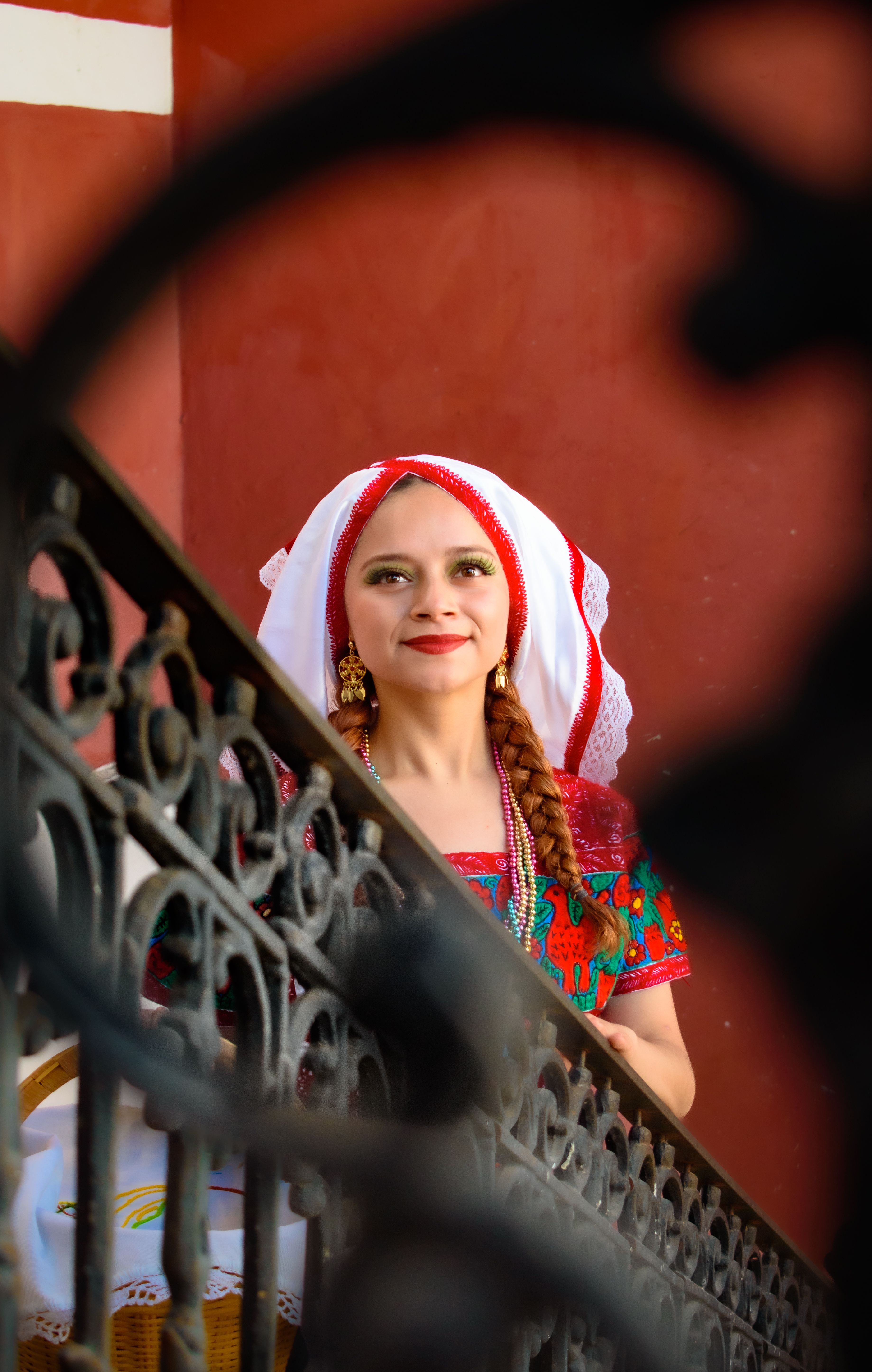 Woman in traditional Mexican clothing smiling in Huauchinango, Puebla.
