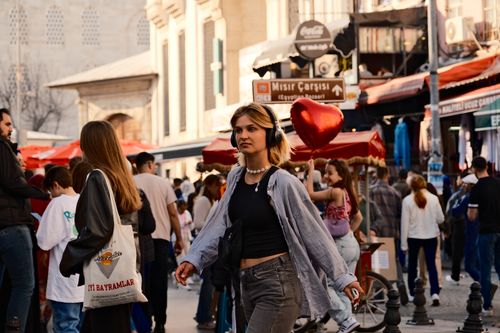 Free Vibrant urban street scene in Istanbul capturing people and market life in warm daylight. Stock Photo