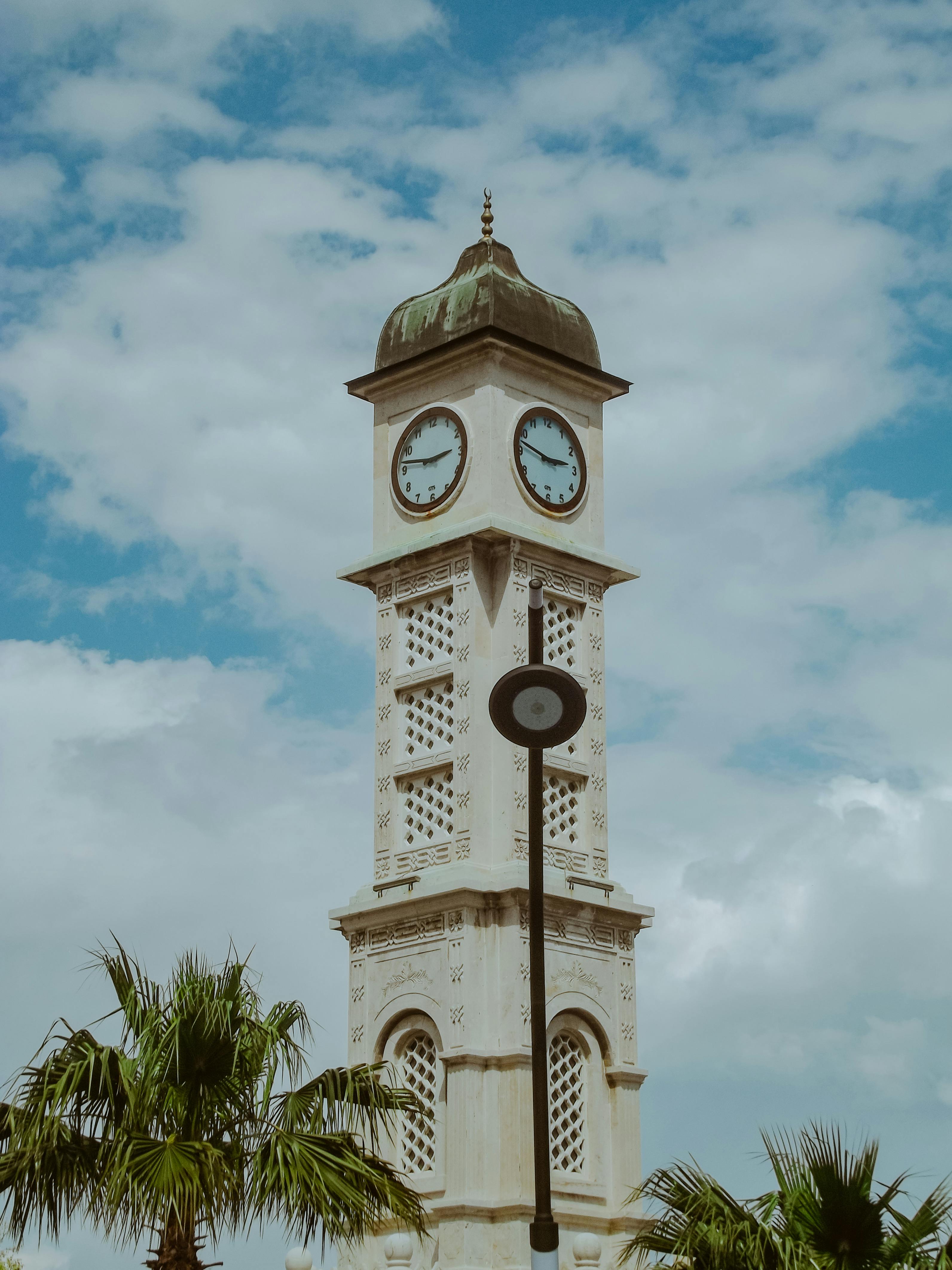 Clock Tower Building · Free Stock Photo