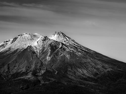Foto d'estoc gratuïta de blanc i negre, foto des d'un dron, muntanyes