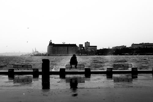 Darmowe zdjęcie z galerii z czarno-biały, jezioro, łódź
