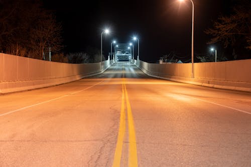 asfalt, boş, gece içeren Ücretsiz stok fotoğraf