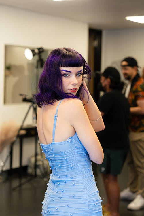 Základová fotografie zdarma na téma fialové vlasy, model, módní fotografie