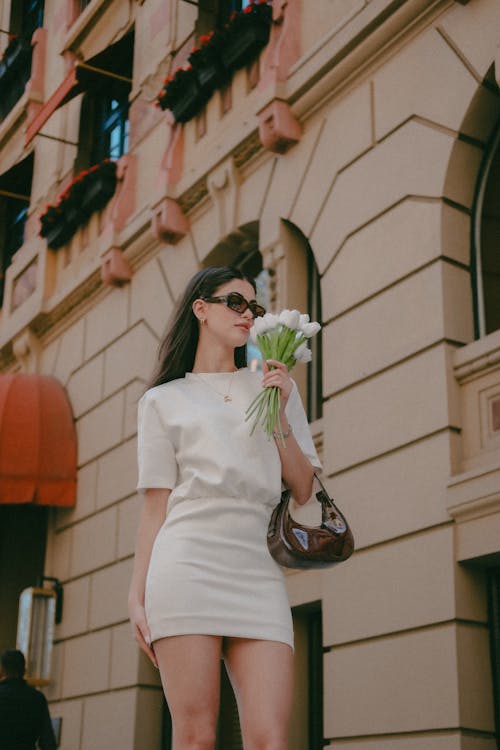 包包, 咖啡色頭髮的女人, 垂直拍摄 的 免费素材图片