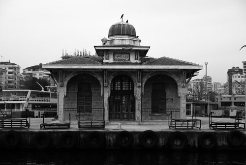 Free A black and white photo of the historic Bostanci Pier building in Istanbul, showcasing urban architecture. Stock Photo