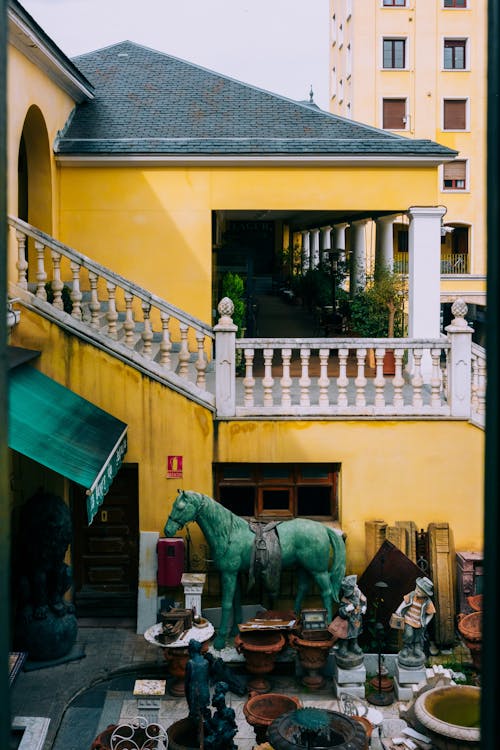 Foto d'estoc gratuïta de cavall, edifici, estàtua