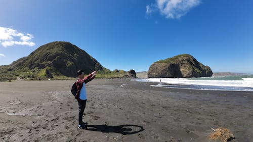 Whatipu beach track