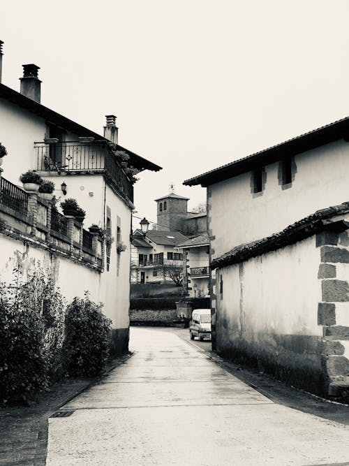 Foto d'estoc gratuïta de blanc i negre, carrer, carrers de la ciutat