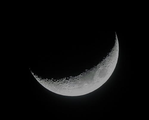Bulan Sabit. 20:45. 57°F 12 April 2024. Darien, Ct