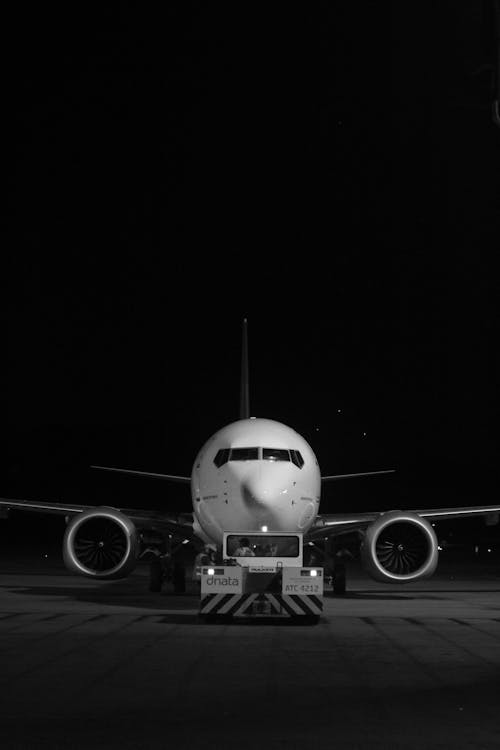 Foto d'estoc gratuïta de avió, avió de passatgers, blanc i negre