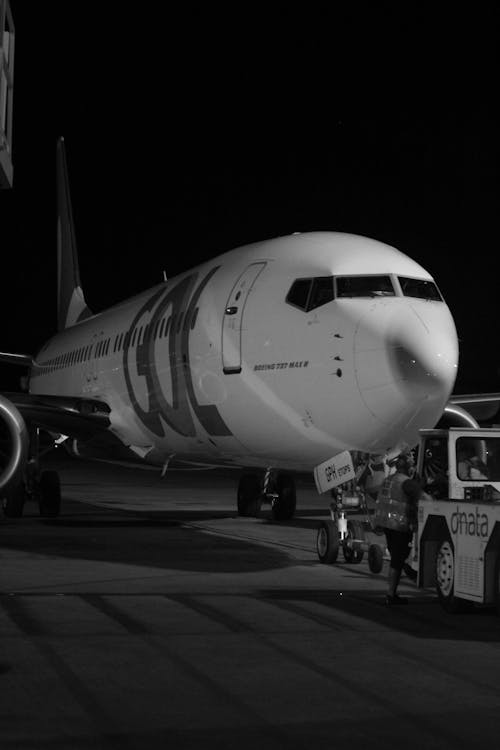 Free A black and white photo of an airplane Stock Photo