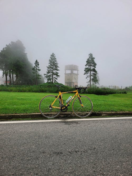 Gratis stockfoto met fiets, landelijk, mist