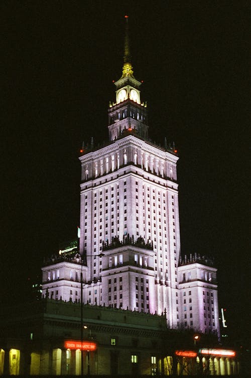 Foto profissional grátis de 28mm, à noite, administração